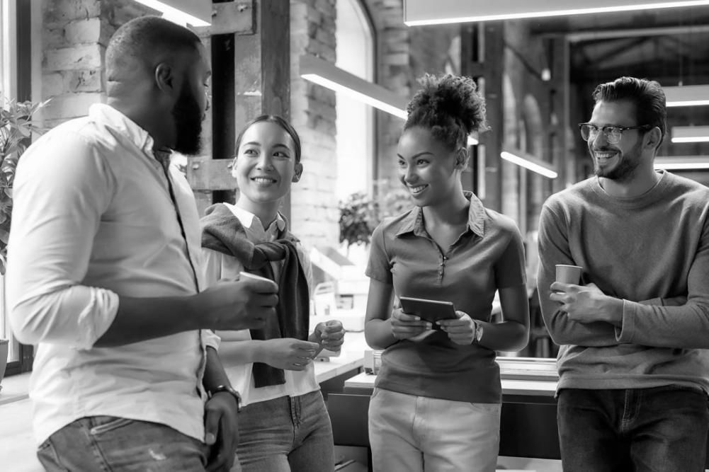 Finanzanalyse auf Laptop-Bildschirm mit Diagrammen